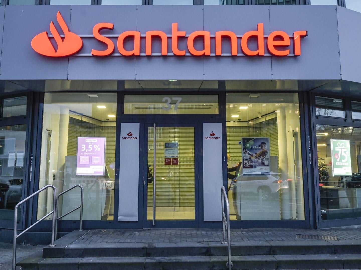 Santander-Filiale in Deutschland. | Foto: picture alliance / Schoening | Schoening