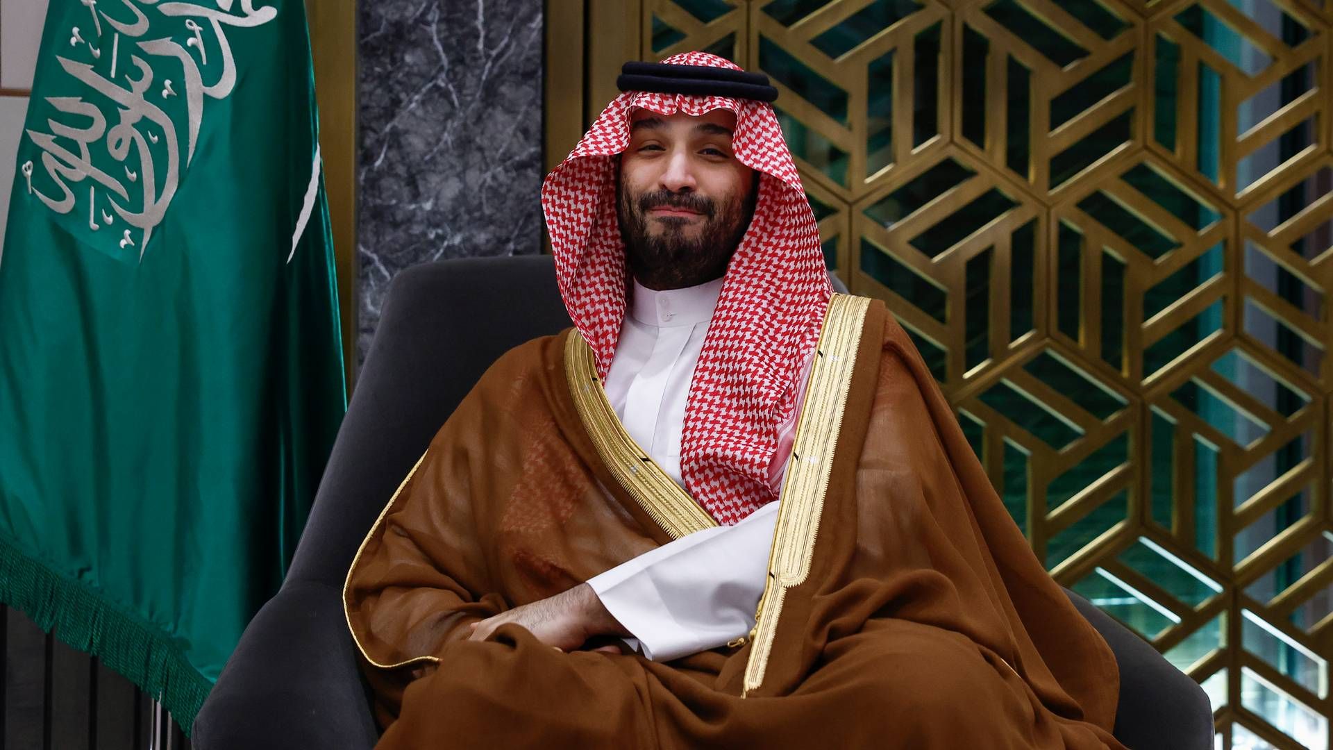 Saudi-Arabia, her ved kronprins Mohammed bin Salman, selger Aramco-aksjer for en pris i nedre sjiktet av hva som først ble estimert. | Foto: Evelyn Hockstein/AP/NTB
