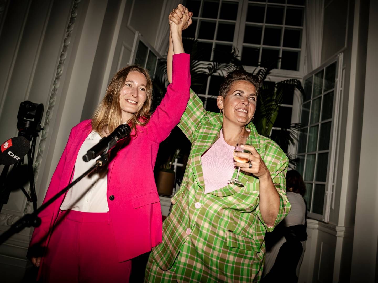 SF med spidskanditat Kira Marie Peter-Hansen (tv.) og formand Pia Olsen Dyhr blev EP-valgets helt store vindere i Danmark. | Foto: Mads Claus Rasmussen