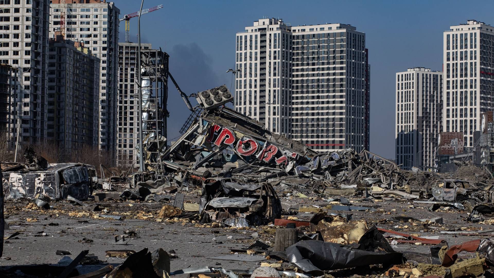 Auch die ukrainische Hauptstadt Kiew wird immer wieder bombardiert, hier nach einem Angriff am 24. März 2022. | Foto: picture alliance / abaca | Morel-Fort Thomas/ABACA