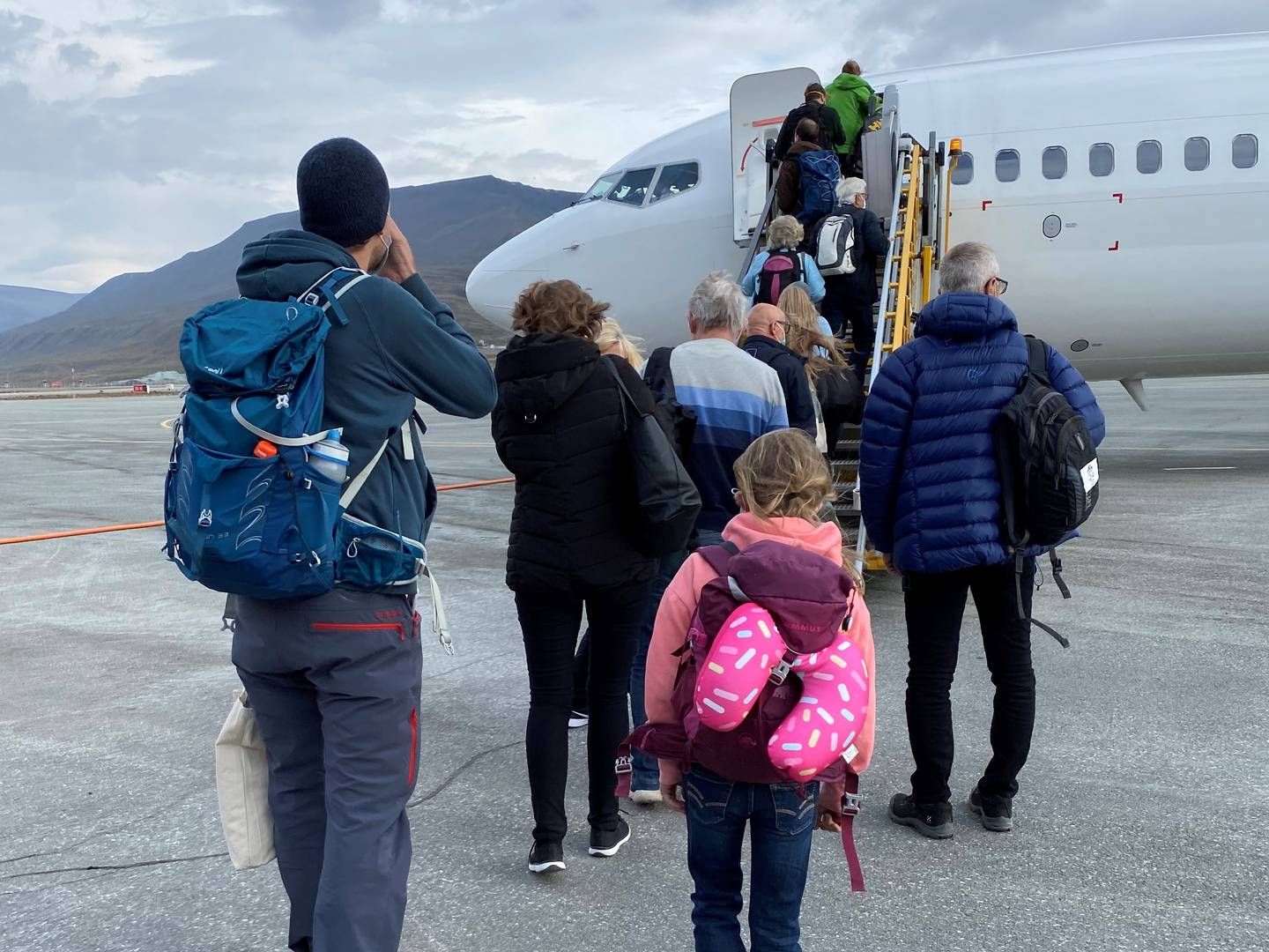TRAVELT: Både lokalbefolkningen og turister reiser til og fra Svalbard med rutefly. Fra neste år skal også varer fraktes med disse flyene. | Foto: Gøril Huse / HandelsWatch