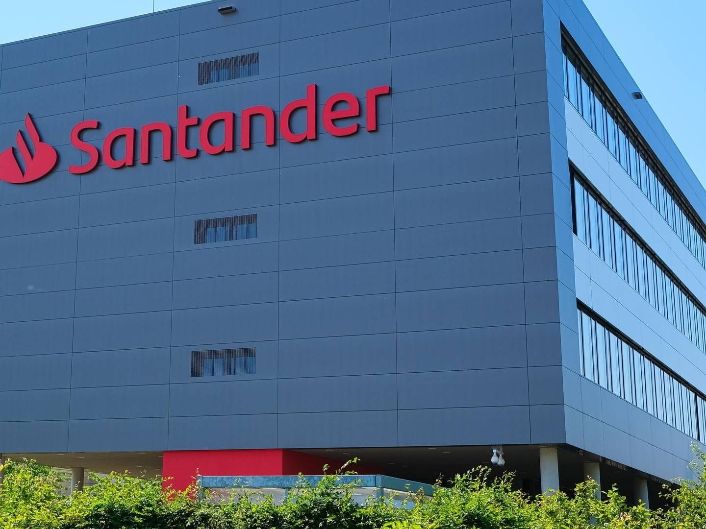 Santander-Vertretung in Mönchengladbach. | Foto: picture alliance / imageBROKER | Fotowerkstatt-ks