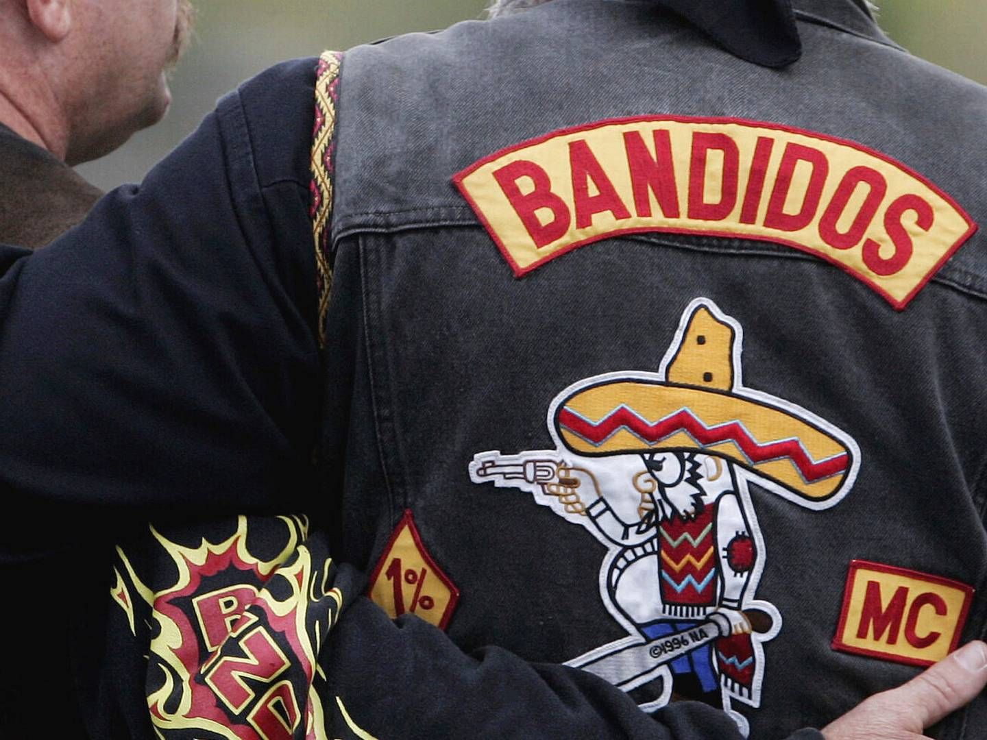 Blandt de anholdte er der personer med relation til Bandidos, oplyser Østjyllands Politi, der er i gang med at afklare sagens nærmere forbindelse til rockerklubben. | Foto: Roberto Pfeil/AP/Ritzau Scanpix