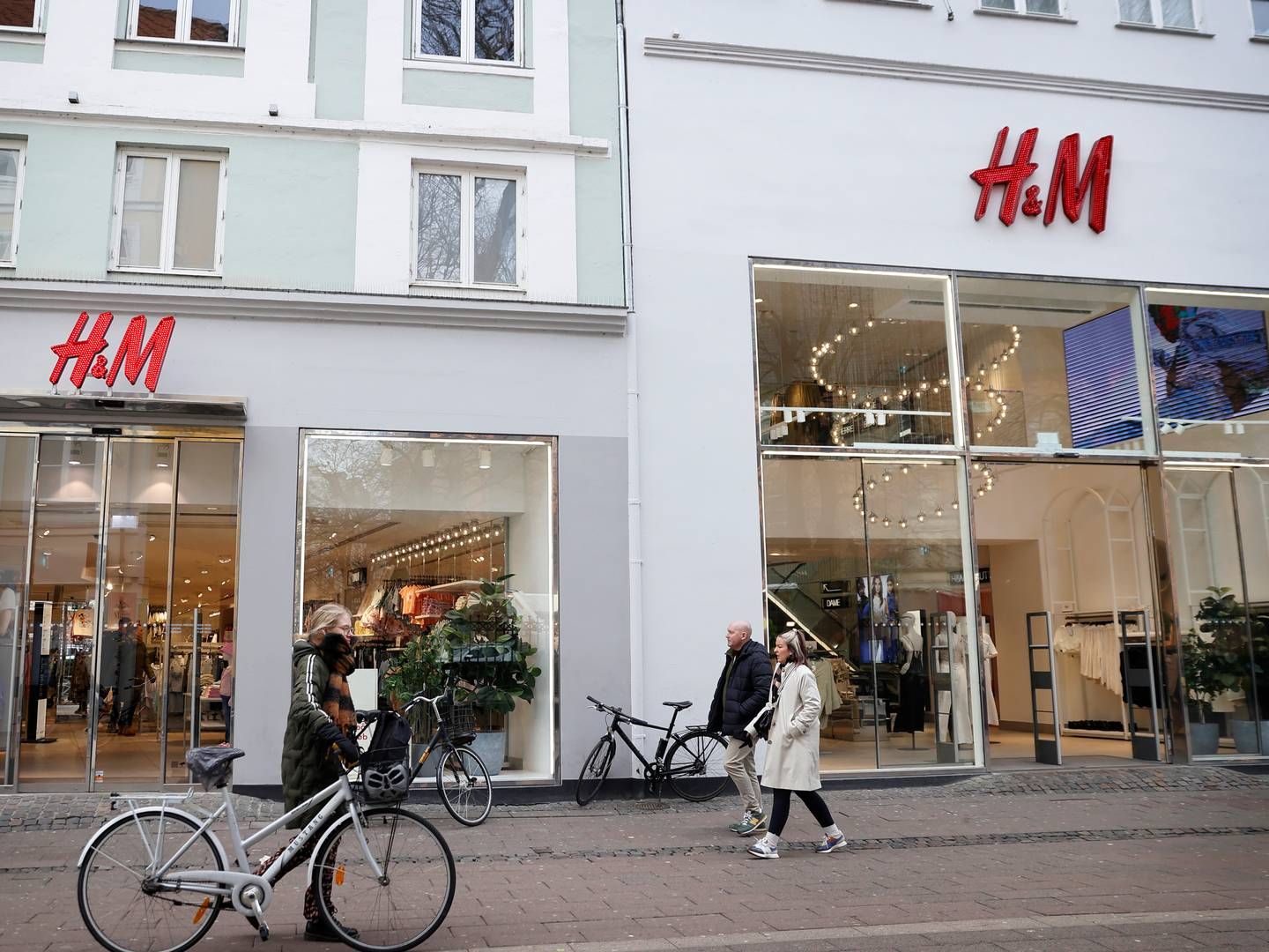 Omkring 10 af H&M's butikker ligger på Strøget i København. Koncernen driver kæderne H&M, Cos, &Other Stories, Arket, Monki, Weekday og H&M Home. | Foto: Jens Dresling