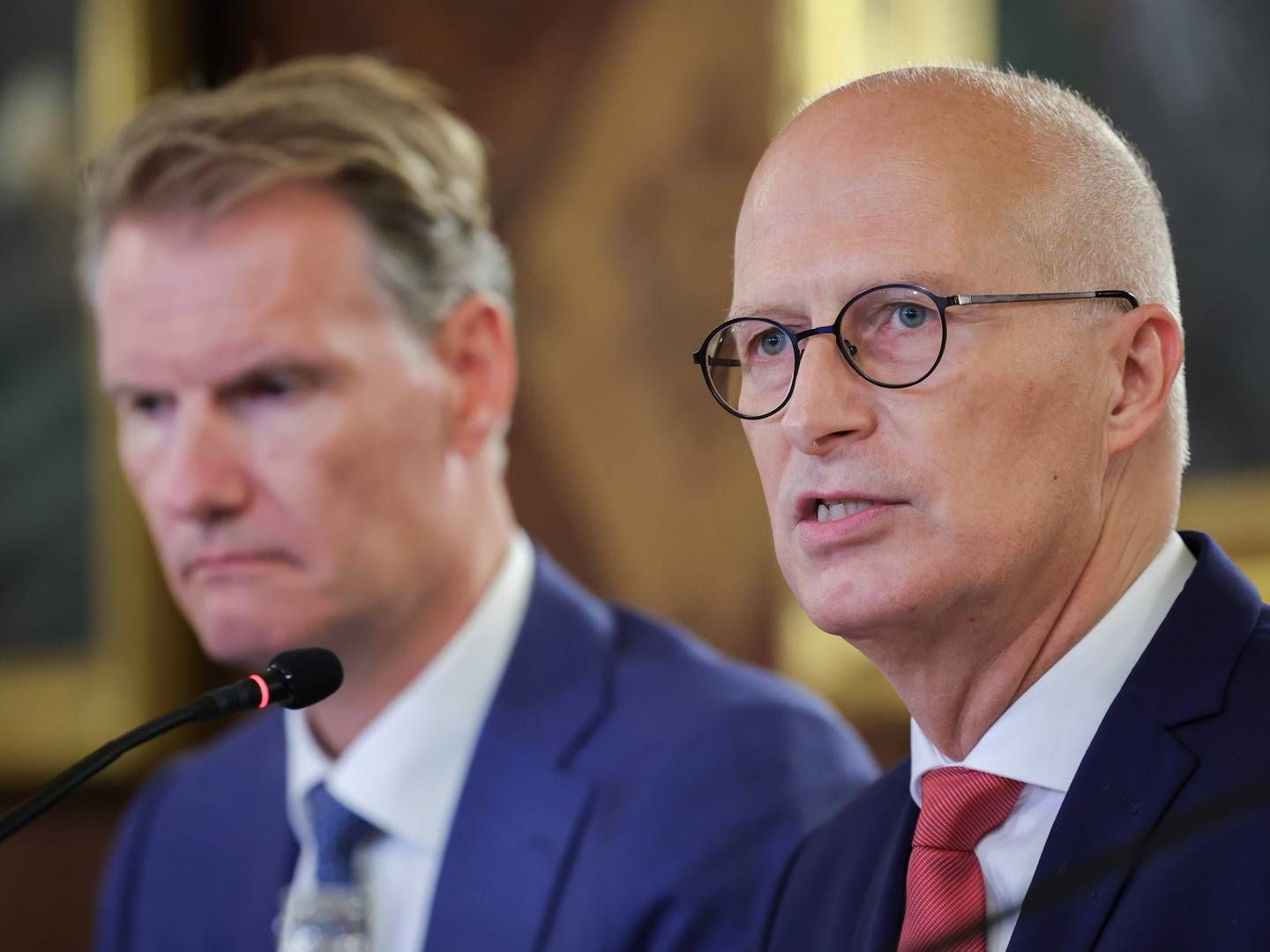 The deal was presented at press conference in September 2023 where Søren Toft, CEO of MSC (left), flanked by Hamburg's mayor Peter Tschentscher. | Photo: Christian Charisius/AP/Ritzau Scanpix
