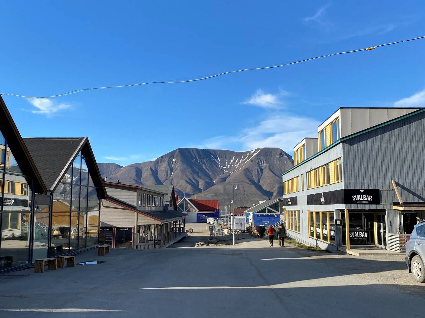 HOVEDGATE: Coop Svalbard ligger på høyre side i hovedgaten i sentrum av Longyearbyen. Bildet er tatt før butikken ble utvidet. | Foto: Gøril Huse