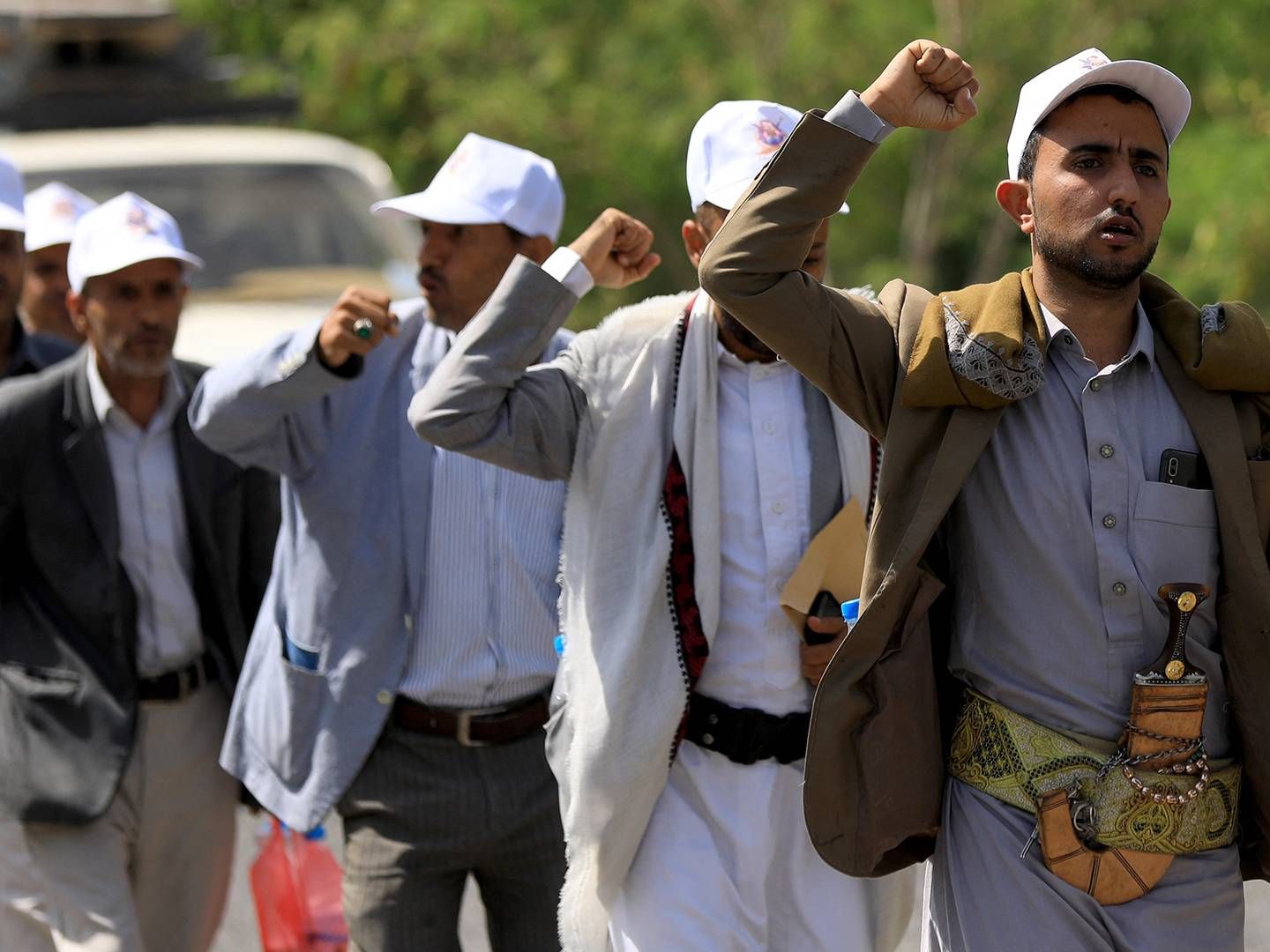 Yemenitter marcherer den 10. juni for at udtrykke deres støtte til pro-palæstinensiske protester over hele verden i den Houthi-kontrollerede hovedstad Sanaa midt i den igangværende konflikt i Gaza mellem Israel og den militante Hamas-bevægelse samtidig med at houthierne beskyder internationale fragtskibe. | Foto: Mohammed Huwais