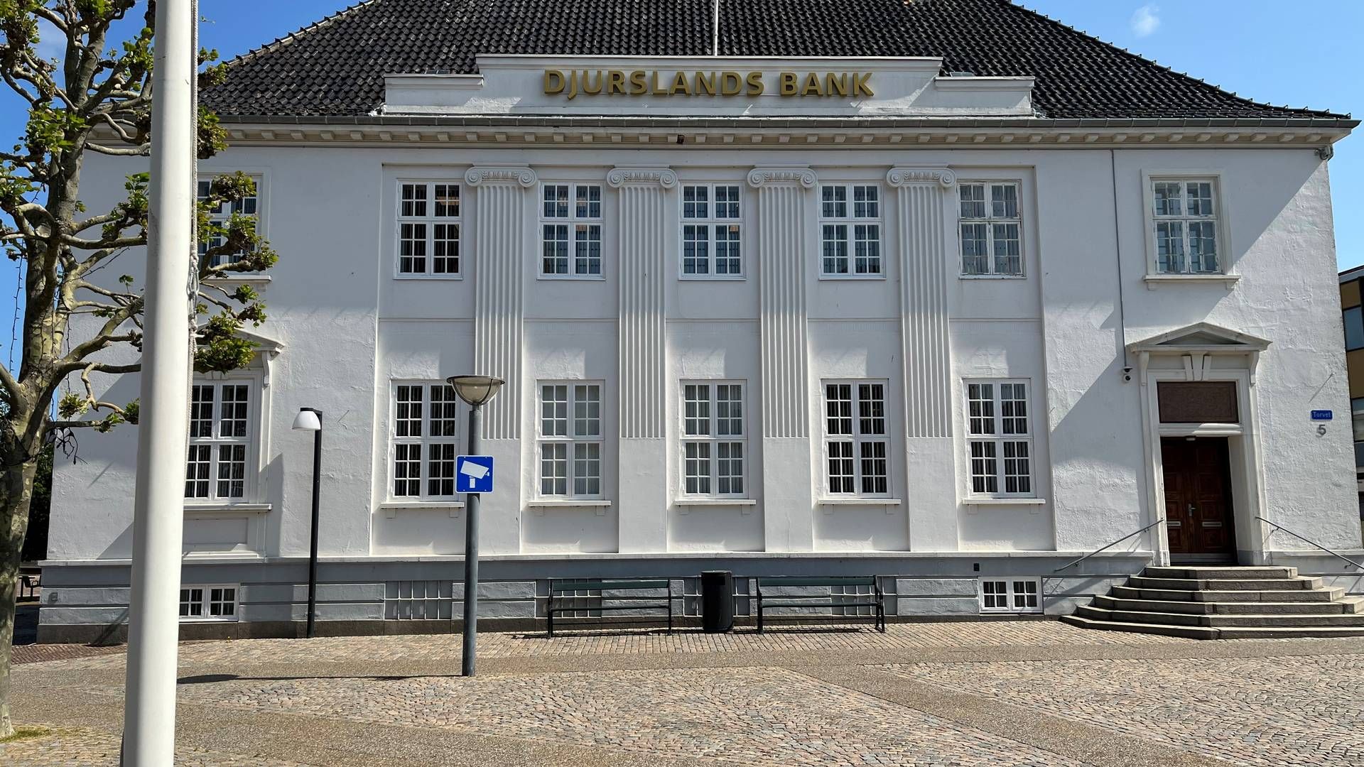 Djurslands Bank sigter nu efter et overskud før skat i år på 250-290 mio. kr. | Foto: Finanswatch