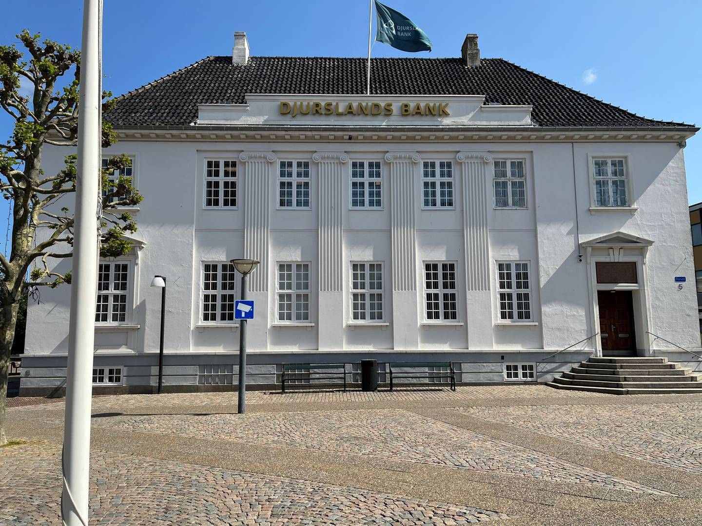 Djurslands Bank sigter nu efter et overskud før skat i år på 250-290 mio. kr. | Foto: Finanswatch