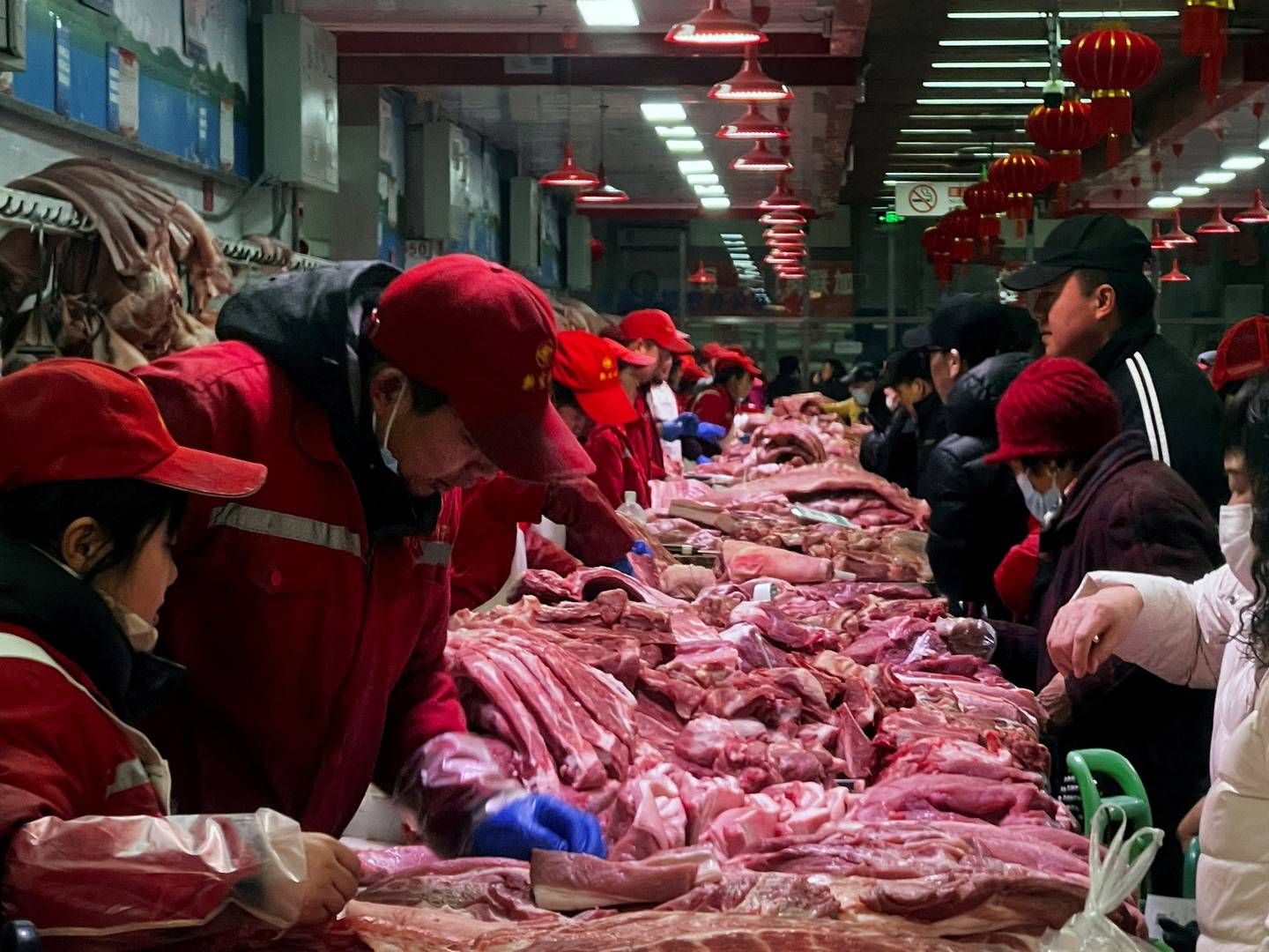 Kina er det største eksportmarked for svinekød i EU. Her på et marked i Beijing 2. februar 2024. Foto: Staff/Reuters/Ritzau Scanpix