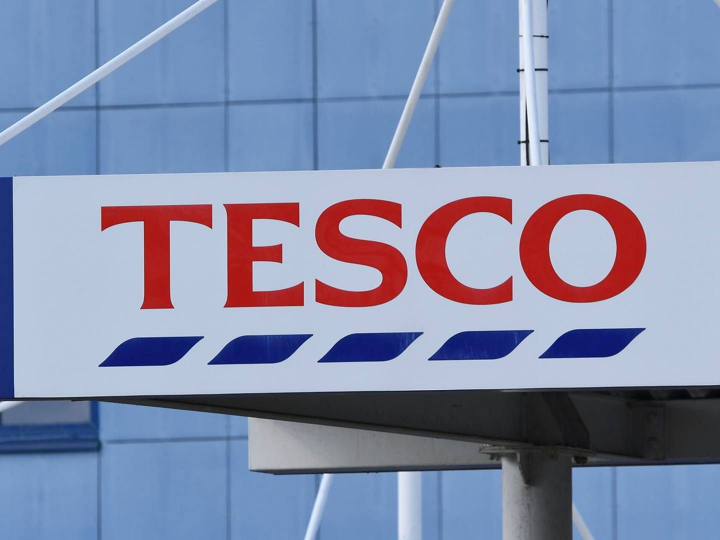 Tesco-kæden driver mere end 2500 butikker i Storbritannien. | Foto: Petr Svancara/AP/Ritzau Scanpix