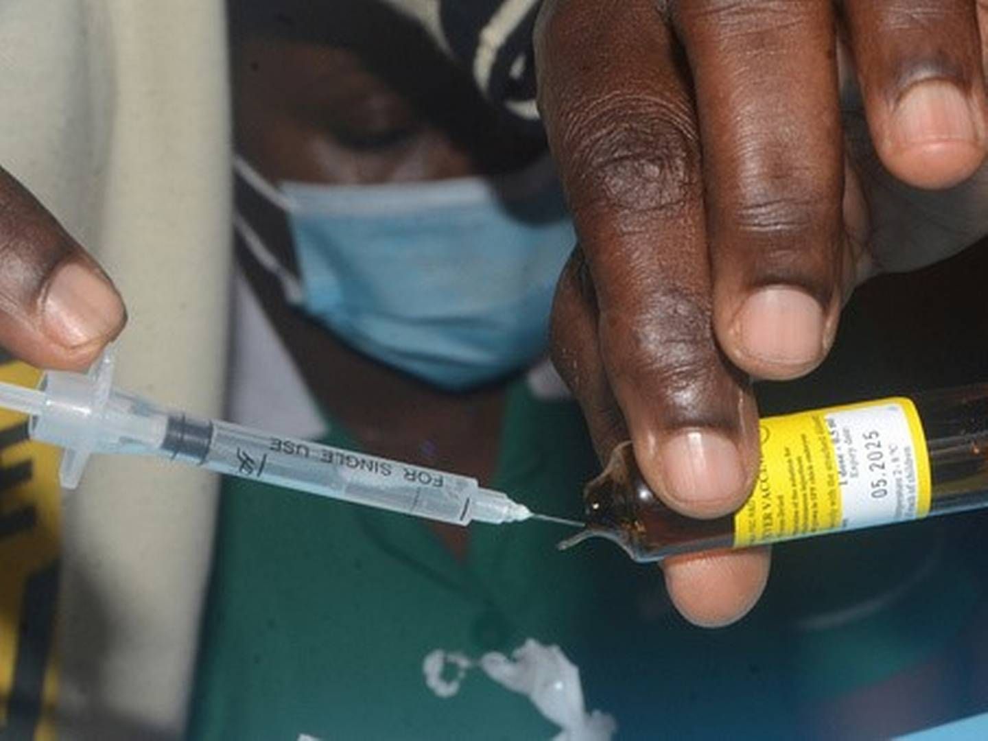 MILLIARDLØFTE: Den franske presidenten Emmanuel Macrons kontor kunngjør tiltak for å få fart på finansiering av vaksineproduksjonen på det afrikanske kontinent. | Foto: AP / NTB
