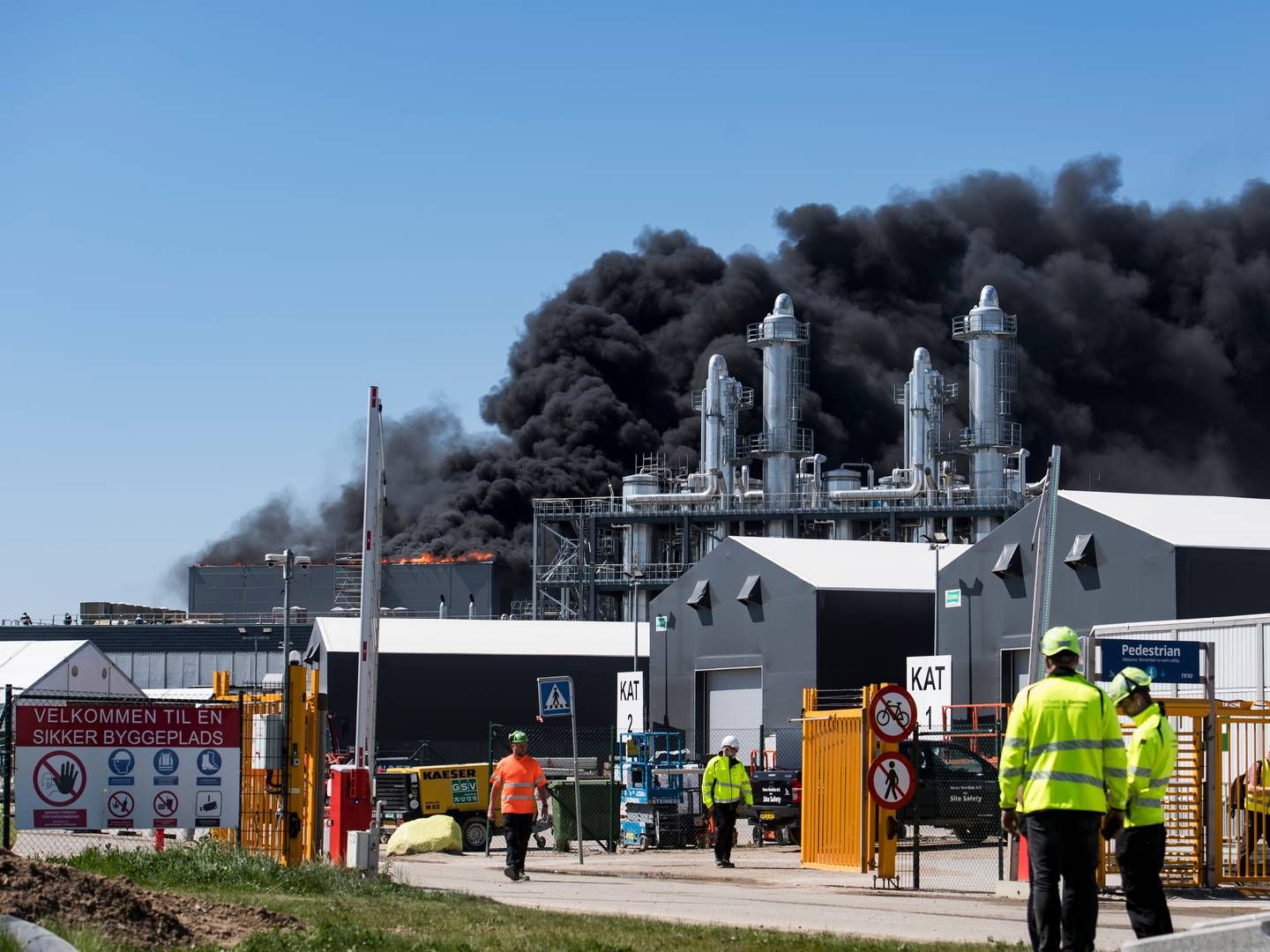 On May 16, a major fire broke out at Novo Nordisk's construction site in Kalundborg. Internal minutes from a safety meeting link the cause of the fire to people working illegally. | Foto: Jokum Tord Larsen/Ritzau Scanpix