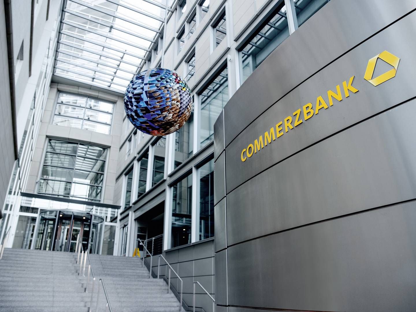 Die Commerzbank will ihren Kunden die Ausgabe von unternehmenseigenen Kreditkarten erleichtern. | Foto: Commerzbank