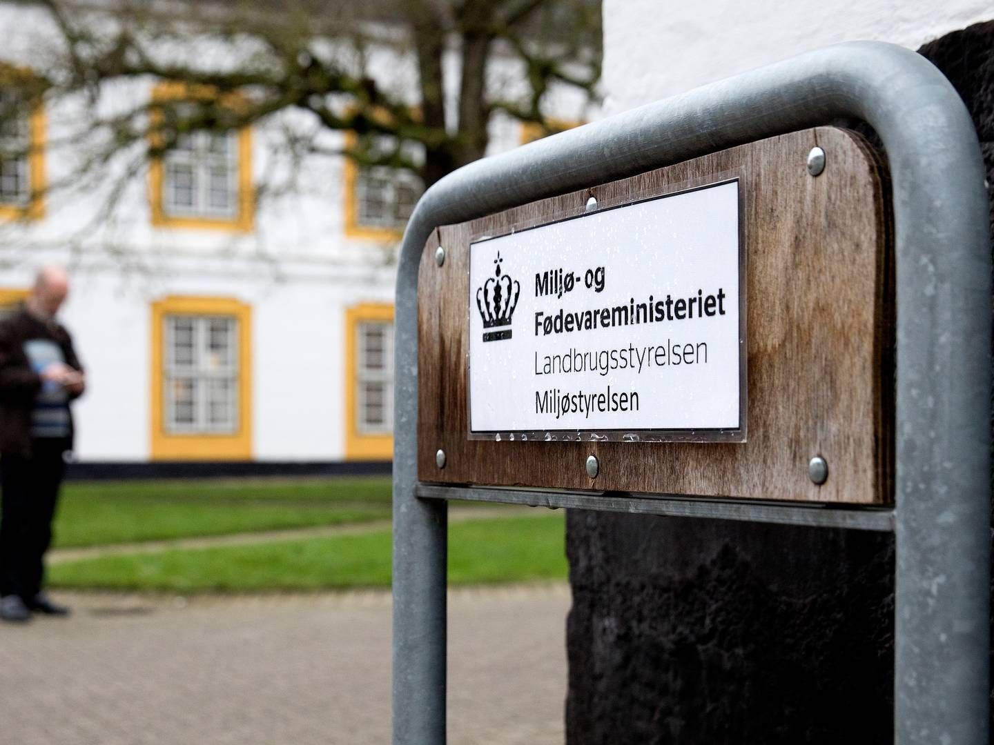 Miljøstyrelsens indgang ved slottet Augustenborg i Sønderborg. | Photo: Finn Frandsen