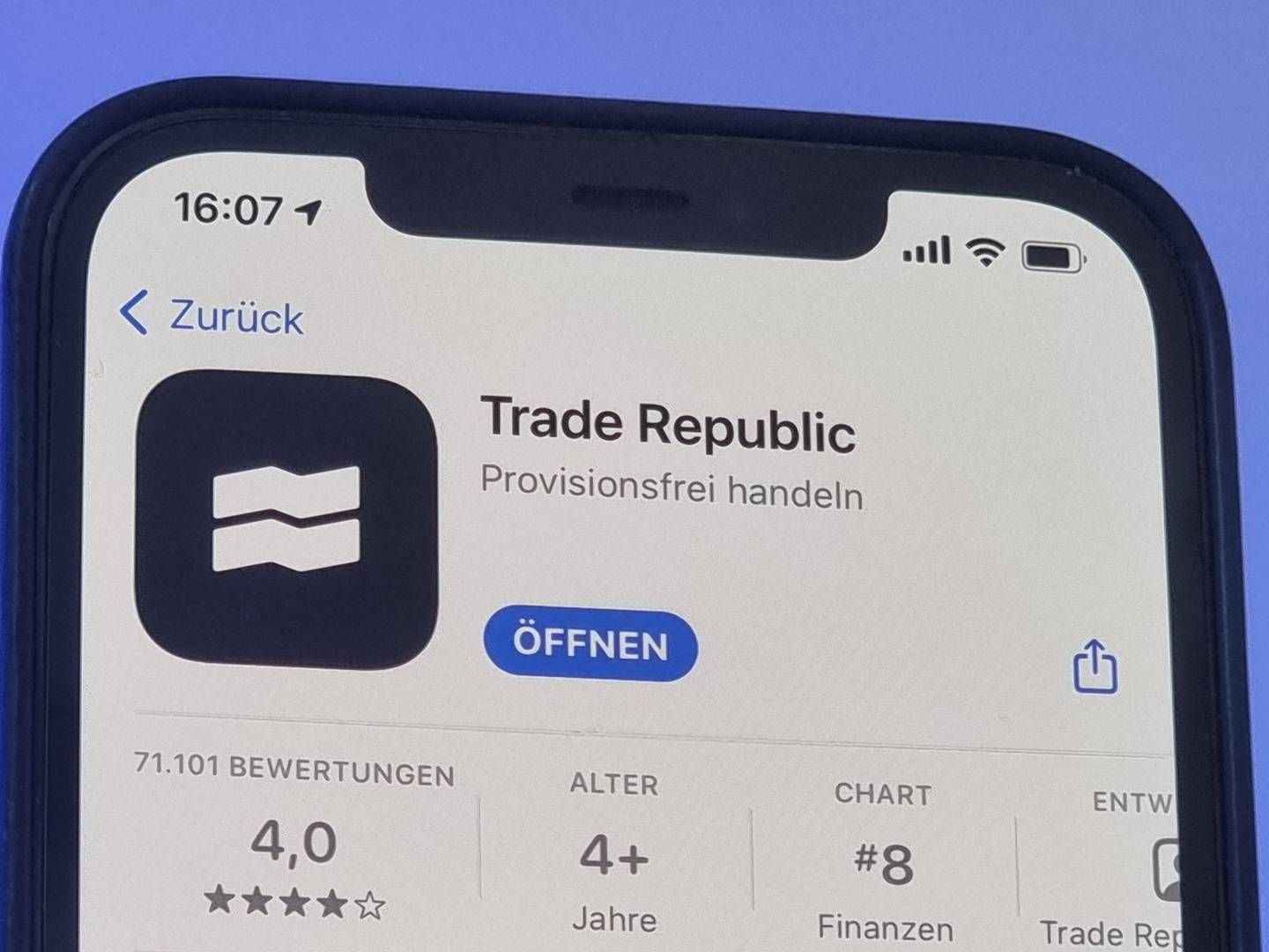 Die App von Trade Republic | Photo: picture alliance/dpa | Christoph Dernbach