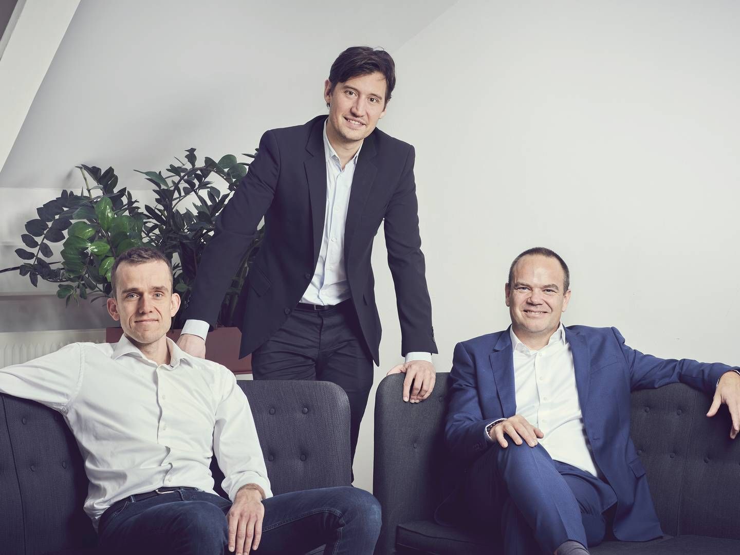Peter Juel Jensen( tv) Simon Kvistgaard og Jakob Sand (t.h.) har stiftet Pioneer AI | Foto: PR