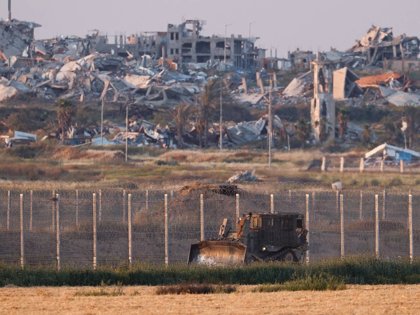 An armored Caterpillar bulldozer patrols the Israel/Gaza border on April 10, 2024. | Photo: Amir Cohen/Reuters/Ritzau Scanpix