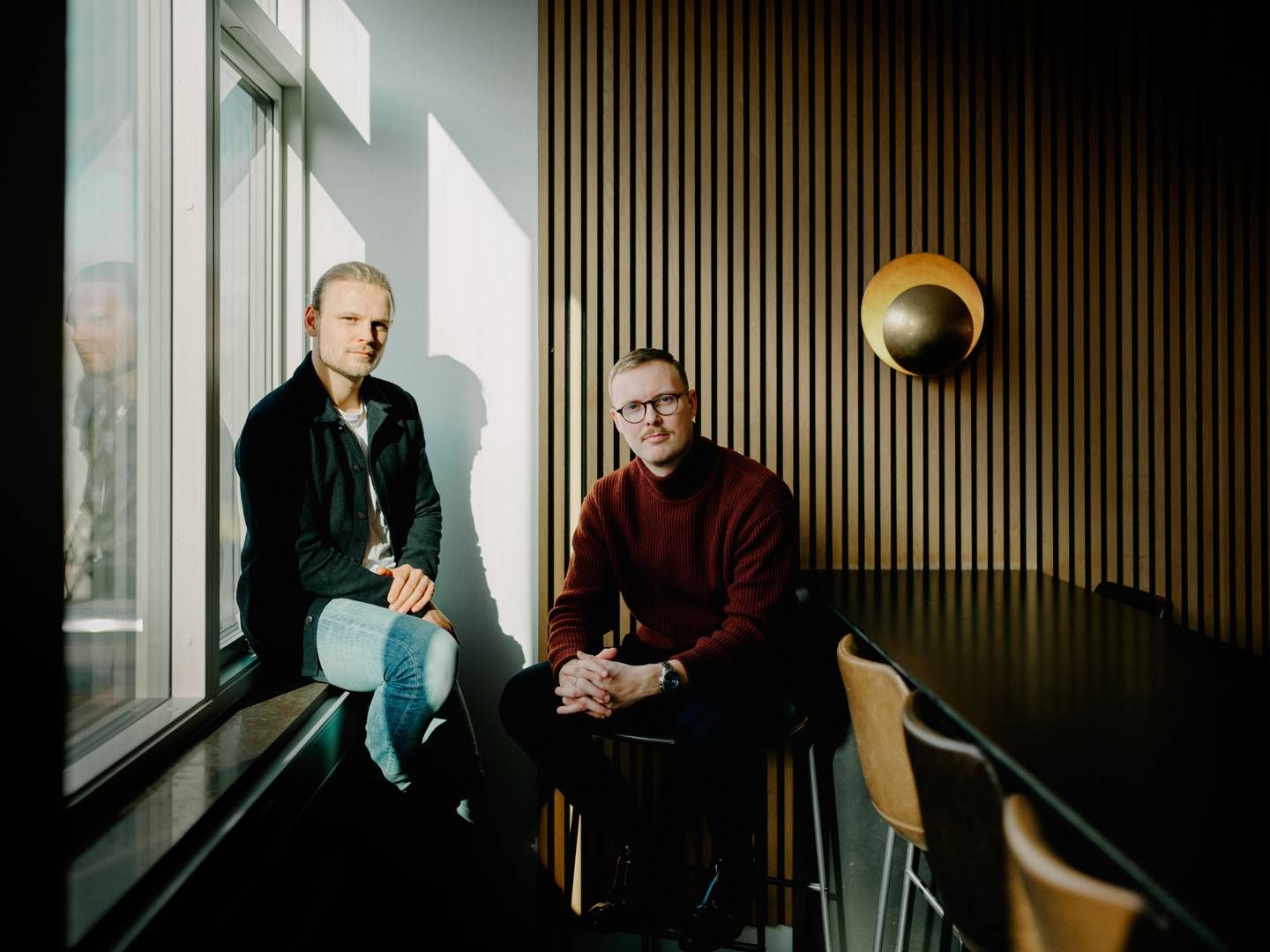 Mikkel Agesen (tv) og Christian Højbo Møller stiftede Zoios i 2021 for at hjælpe chefer med at blive gode ledere. Nu har de rejst flere millioner i kapital. | Photo: PR.