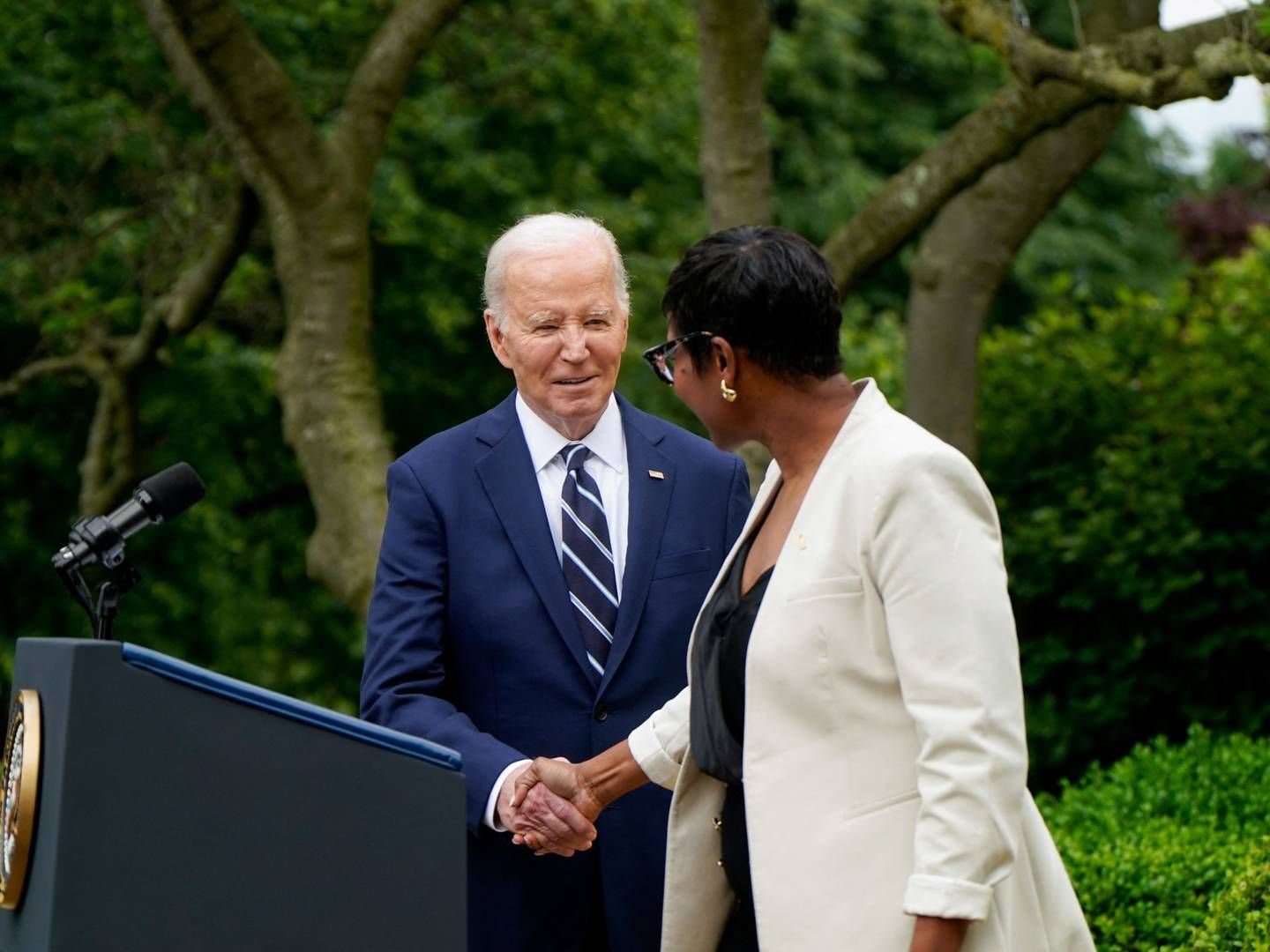Joe Biden with United Steelworkers International's vice president, Roxanne Brown, during an event on new tariffs targeting various Chinese exports. | Photo: Elizabeth Frantz/Reuters/Ritzau Scanpix