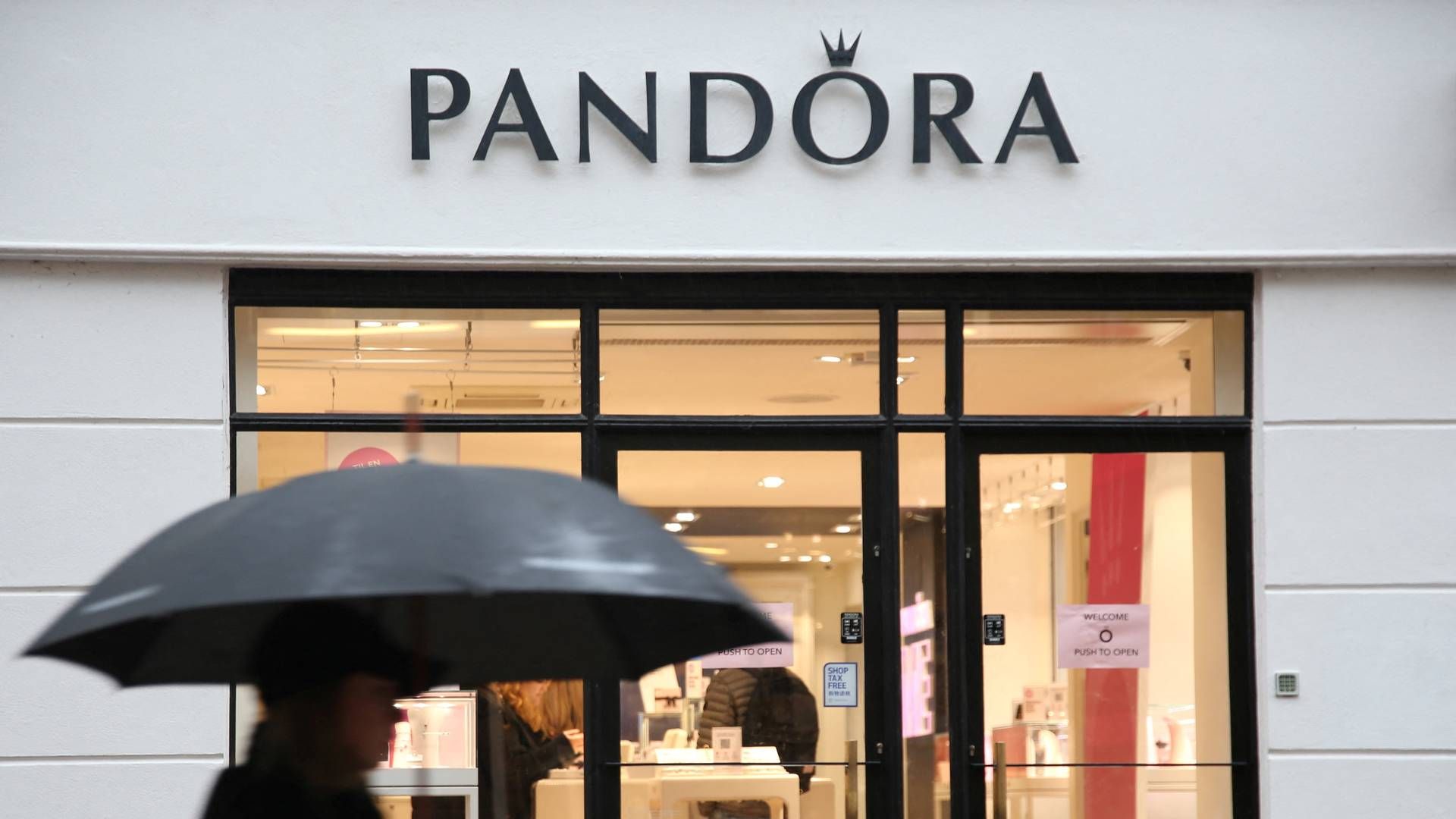 I spidsen for Pandoras logistiknetværk står Line Hildebrandt Smith, som har sat gang i en ændring af, hvordan Pandora producerer og sender smykker ud til kunderne. | Foto: Tom Little/Reuters/Ritzau Scanpix