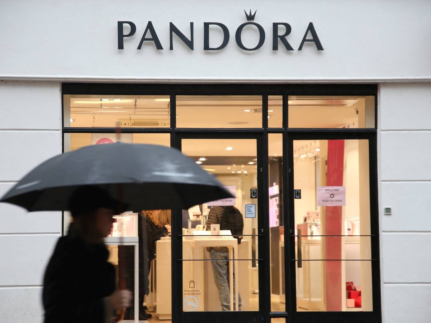 I spidsen for Pandoras logistiknetværk står Line Hildebrandt Smith, som har sat gang i en ændring af, hvordan Pandora producerer og sender smykker ud til kunderne. | Foto: Tom Little/Reuters/Ritzau Scanpix