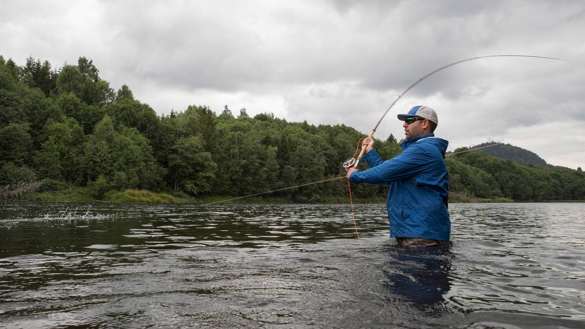 Forrige uke stengte Miljødirektoratet laksefisket i 33 elver som følge av rapporter om svært lite laks hittil i år. Nå er det ventet en ny vurdering 5. juli. | Foto: Terje Bendiksby