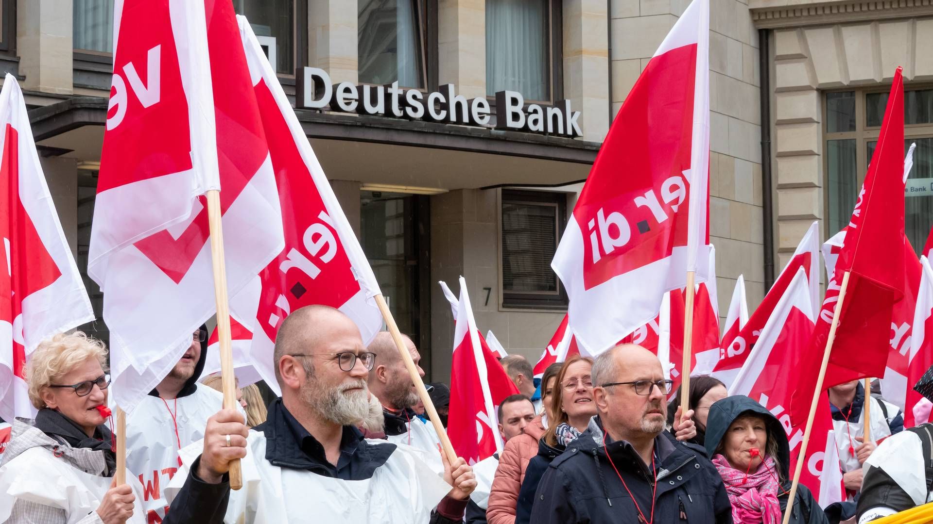 Für Montag und Dienstag hat die Gewerkschaft Verdi zu umfangreichen Arbeitsniederlegungen aufgerufen. | Foto: picture alliance/dpa | Bodo Marks
