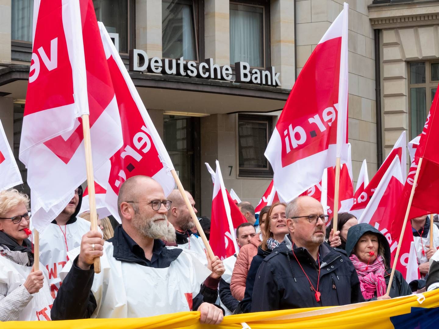 Für Montag und Dienstag hat die Gewerkschaft Verdi zu umfangreichen Arbeitsniederlegungen aufgerufen. | Photo: picture alliance/dpa | Bodo Marks