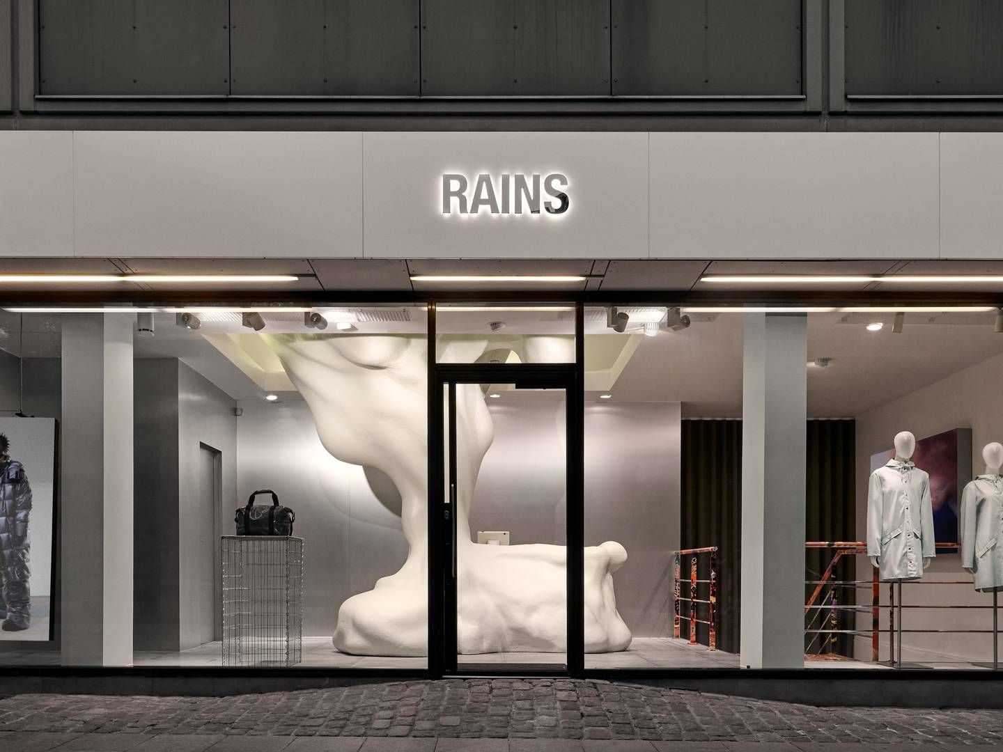 Rains har 26 butikker i Europa og USA. Snart bliver butiksnettet styrket med nye butikker i Asien, USA og Europa. | Photo: Pr/rains