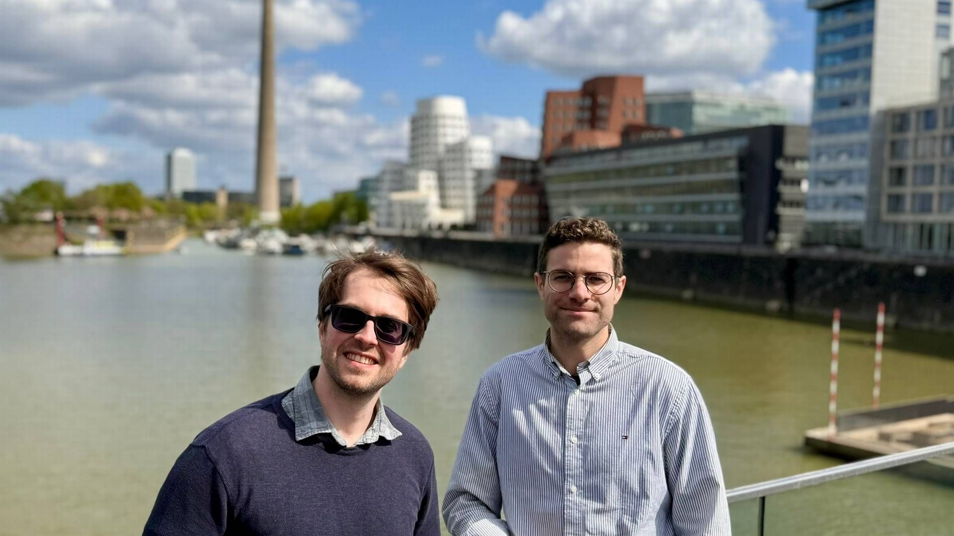 Simon Risanger og Markus Löschenbrand er forskere fra NTNU som spant ut for å lage programvare basert på AI for å hjelpe fornybar energi til å drifte bedre når det er mye usikkerhet i produksjon og priser. | Foto: Versiro
