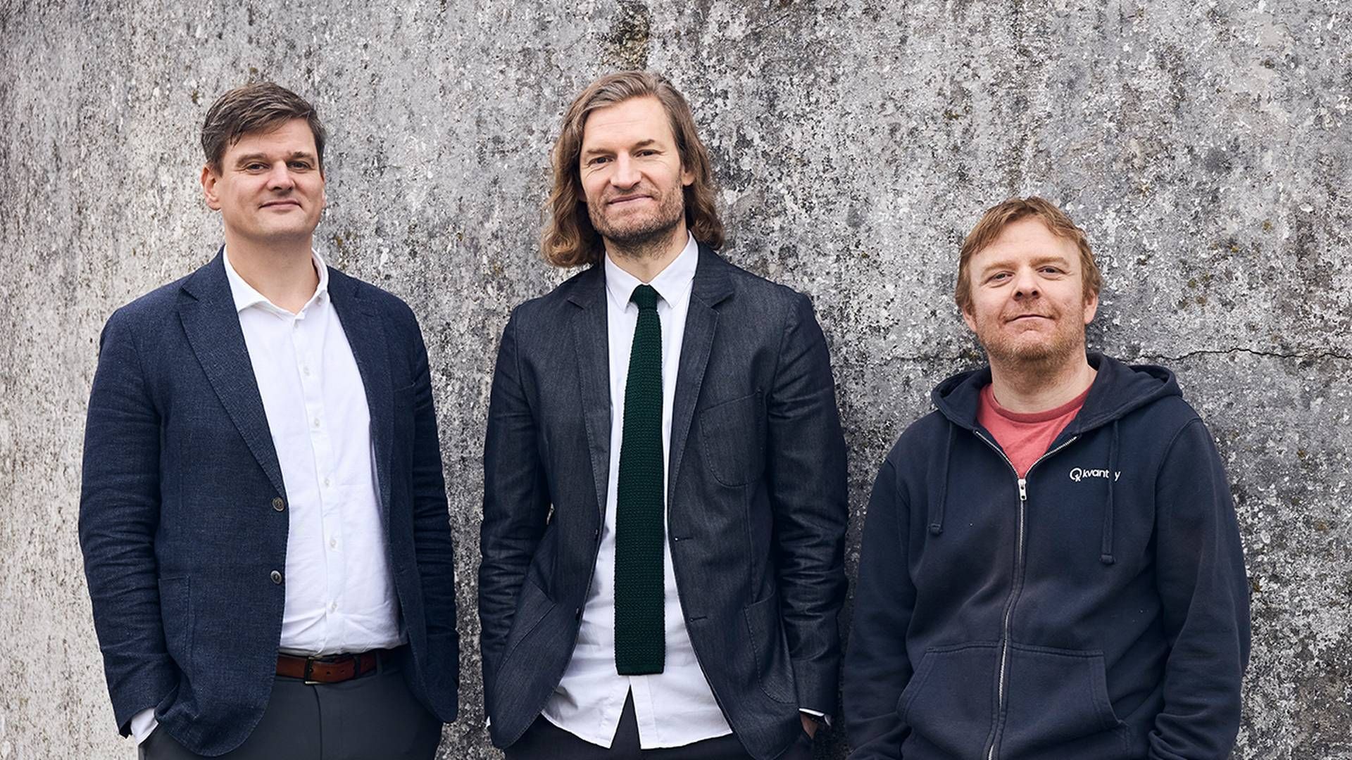 Kvantify er stiftet af Hans Henrik Knudsen (t.v.) sammen med Nikolaj Zinner (i midten) og Allan Grønlund (t.h.). | Foto: Kvantify / PR