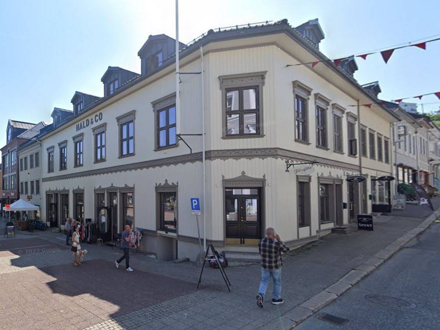 STØRST: Mye har skjedd siden dette bildet ble tatt av Halds kontor i Arendal i fjor sommer. Fra 1. januar i år slo Hald og Tofte seg sammen og ble til Tofte Hald. | Photo: Google Street View