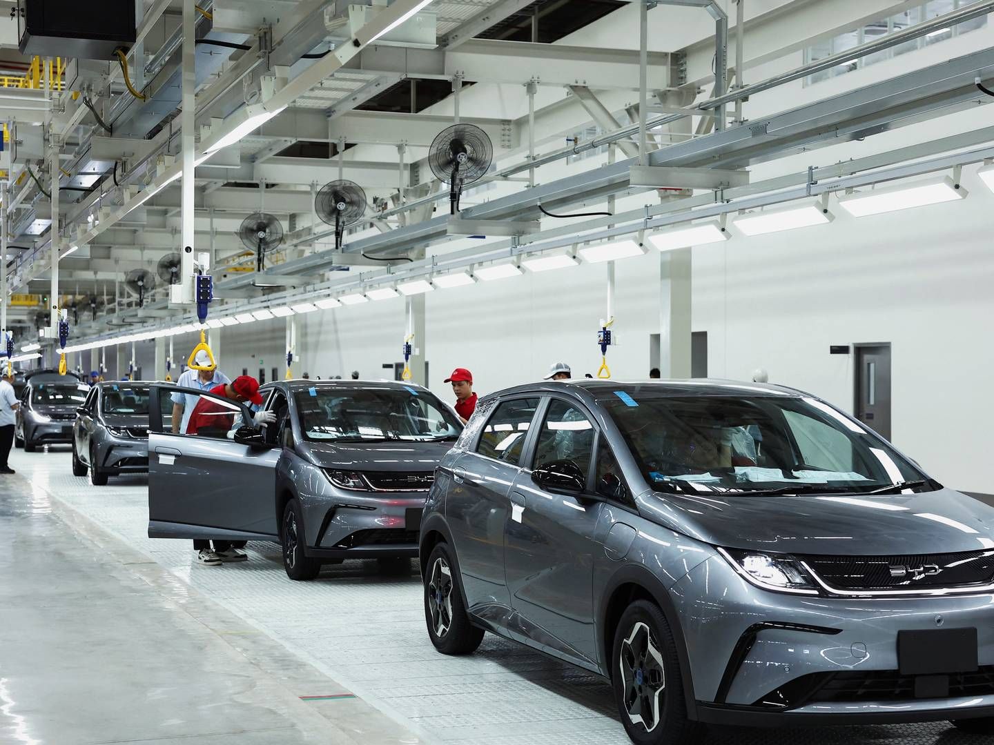 Den kinesiske bilproducent BYD er blandt de selskaber, der bliver ramt af de nye EU-toldregler. | Foto: Chalinee Thirasupa/Reuters/Ritzau Scanpix