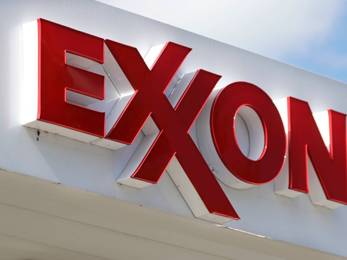 Exxon sendte et søgsmål mod to investorer, der barslede med et forslag om at hæve klimamålene i selskabet. Søgsmålet blev til sidst afvist i retten. | Foto: Mark Humphrey/AP/Ritzau Scanpix