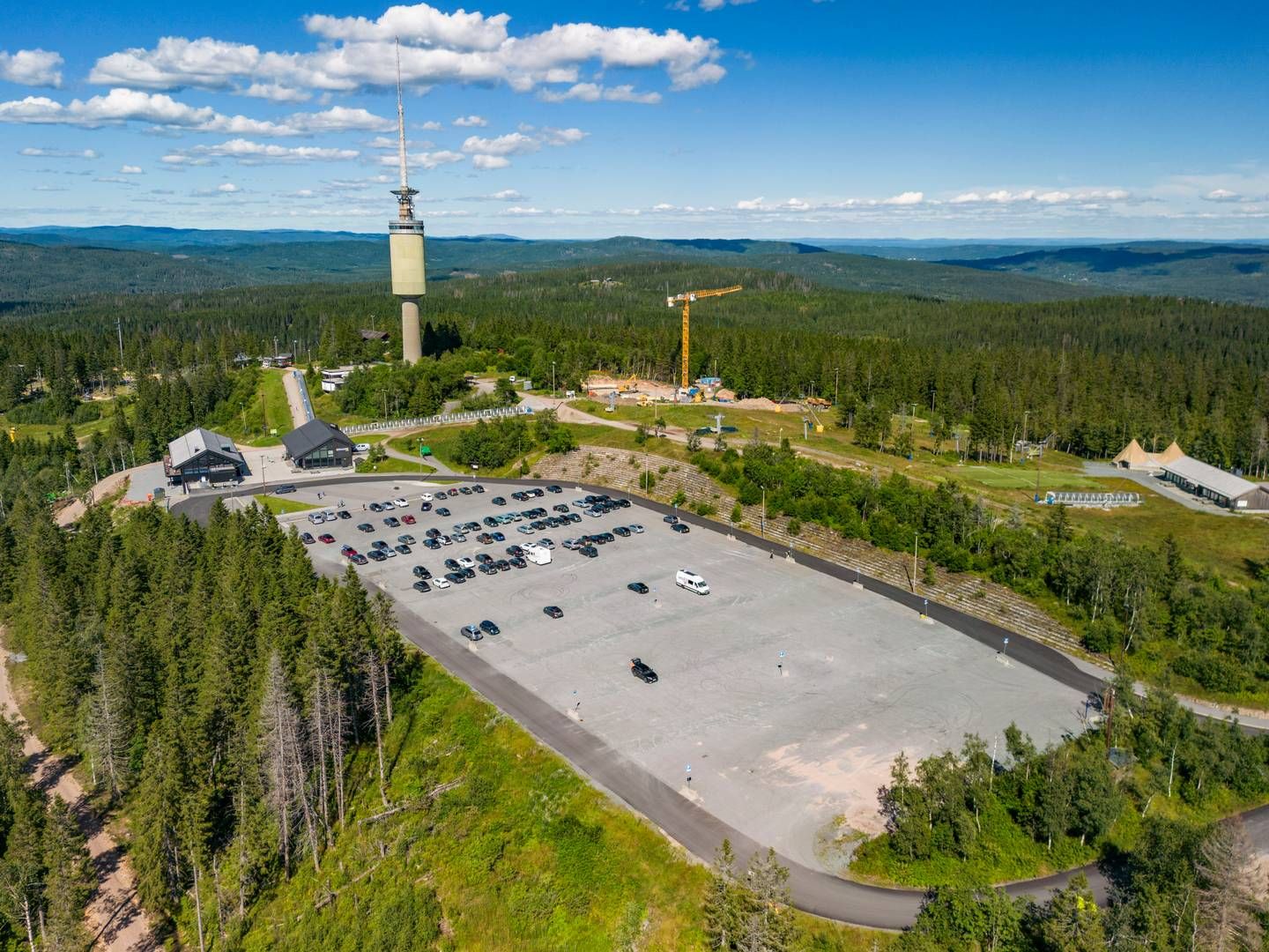 TOPP: Tryvannstårnet har blitt lagt ut for salg i det åpne markedet og nå har Oslo kommune fått flere interessenter på banen, opplyser megleren og kommunen til bygg.no (fagbladet Byggeindustrien). | Foto: Tor Erik Schrøder / NTB