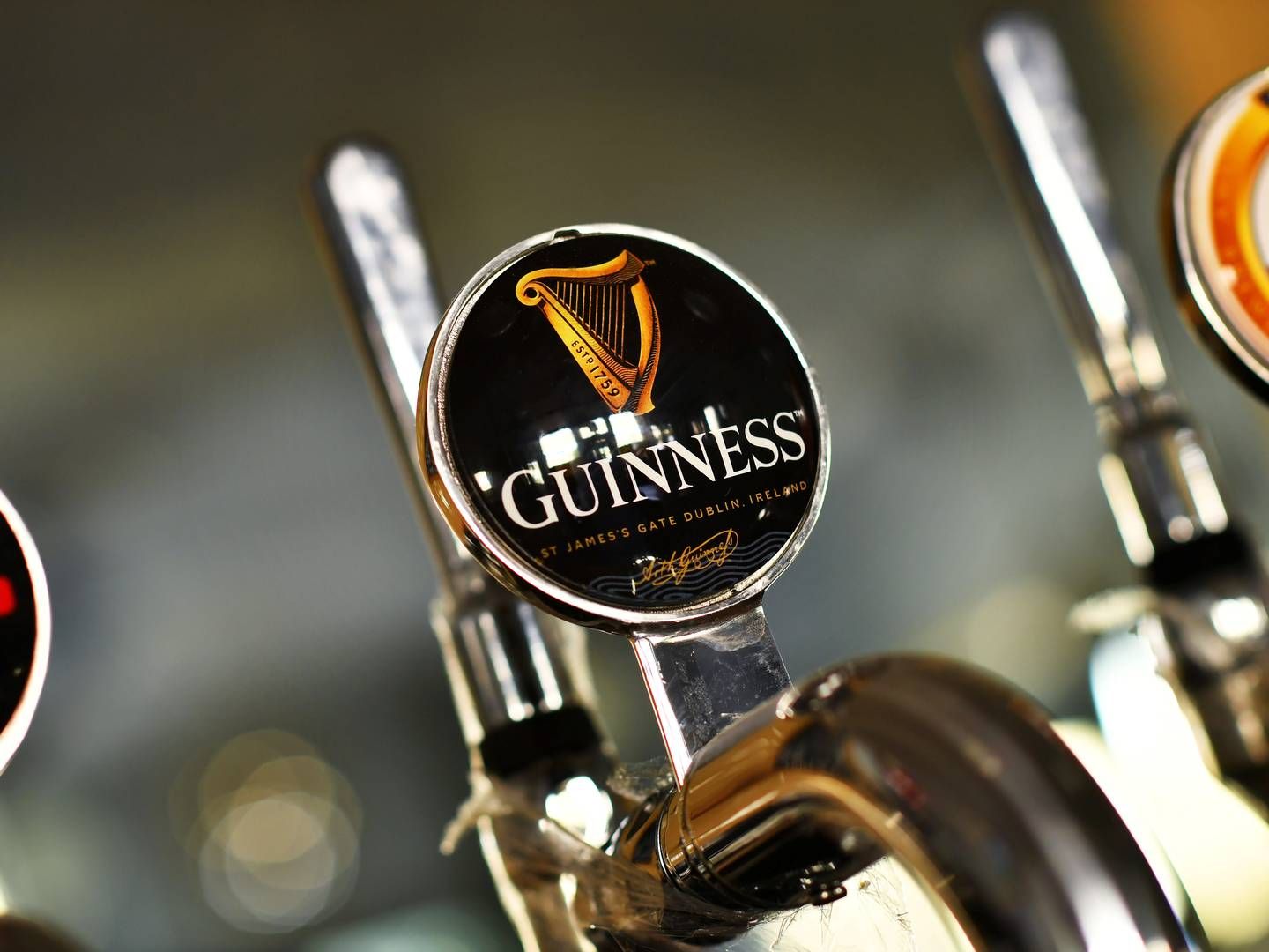 ”Vi ser helt klart en ny type kunde. Guinness har formået at få fat i et kvindeligt publikum,” siger Mark Brooke, adm. direktør for pubkæden Admiral Taverns, der er ejet af Proper Pubs. | Foto: Dylan Martinez/Reuters/Ritzau Scanpix