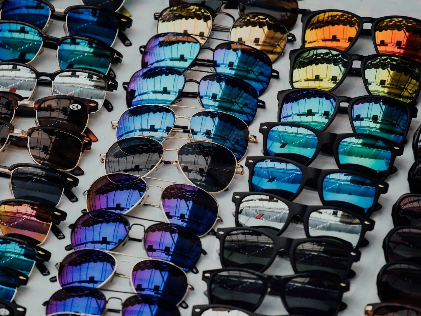 ADVARER: Specsavers advarer mot billigsolbriller. | Foto: Specsavers