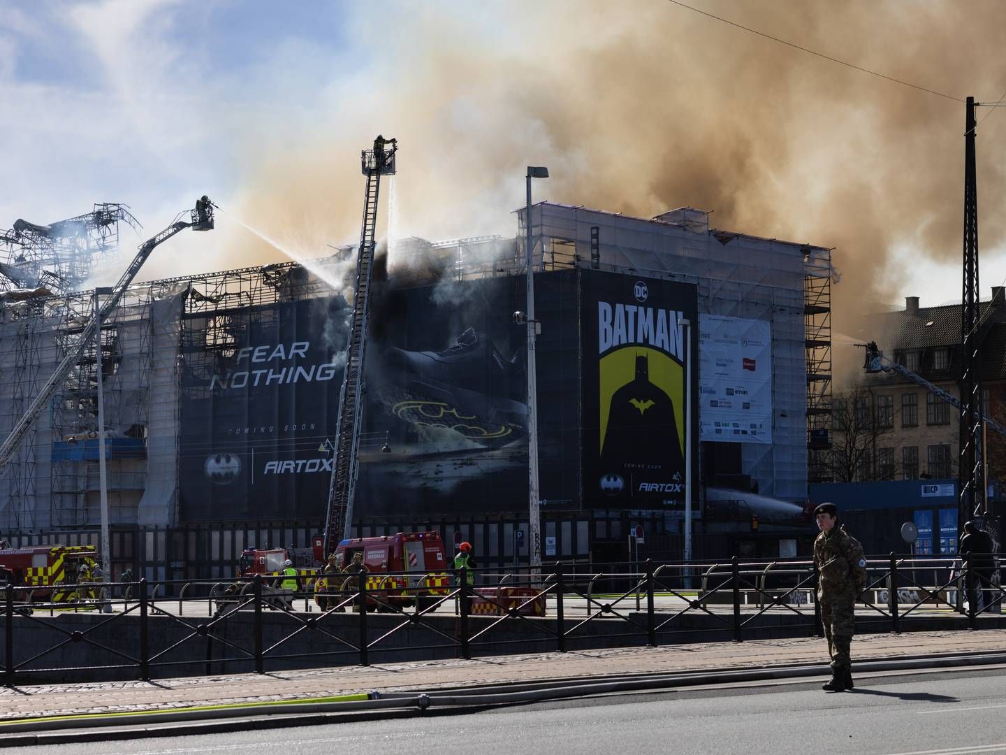En kampagne for Airtox blev udsat for masseeksponering, da Børsen brændte i april. | Foto: Gregers Tycho/Ritzau/Ritzau Scanpix