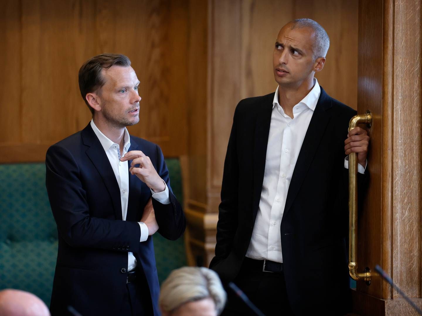 Den nuværende kanonliste for dansk skønlitteratur er skæv ud fra et ligestillingsperspektiv, mener minister Mattias Tesfaye (th). | Foto: Jens Dresling