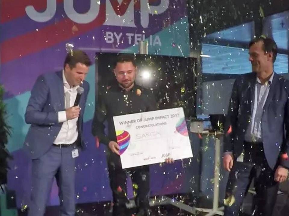 Daniel Lobian (i midten) og virksomheden Sarita vinder Jump 2017 og indgår nu partnerskab med Telia. | Foto: PR/Telia