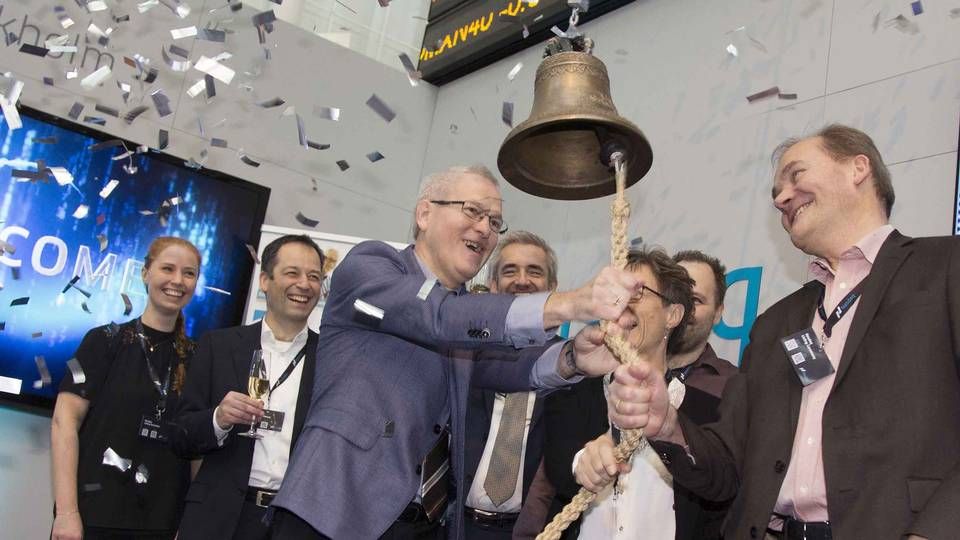 Danske 2curex børsnoteres på First North i Stockholm 24. november 2017. Medstifter Ole Thastrup (midt) ringer med klokken, der markerer handlens start. | Foto: Nasdaq