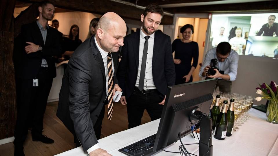 Justitsminister Søren Pape Poulsen (tv.) sender AdvokatWatch i luften. Til højre Anders Heering, adm. direktør og ansv. chefredaktør, Watch Medier. | Foto: Niels Hougaard.