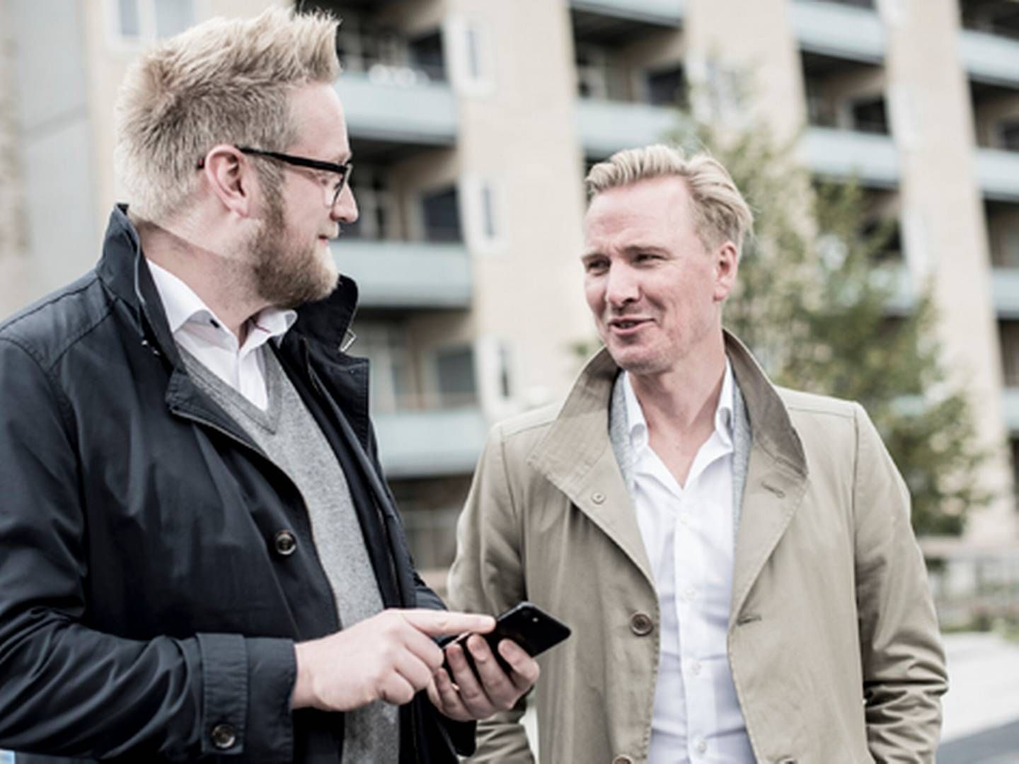 Fra venstre ses Ordrestyring.dk's stifter Carsten Rasmussen, og ved siden af står ny adm. direktør i virksomheden Tomy Hahn Sørensen. | Foto: PR