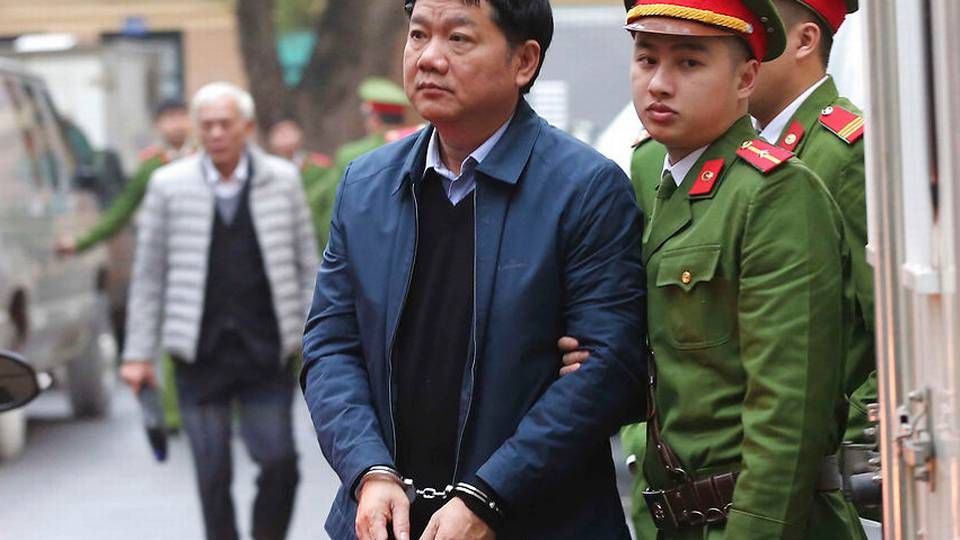 Dinh La Thang, daværende præsident for Petro Vietnam, på vej til retten d. 8. januar. | Foto: ritzau Scanpix/AP/VNA