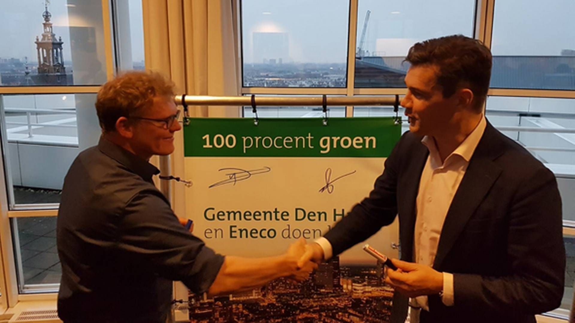 Det hollandske energiselskab Eneco underskrev i sidste uge en aftale med myndighederne i Haag om at forsyne kommunens institutioner med udelukkende grøn strøm fra næste år. Kritikere frygter dog, at Eneco kan miste sin grønne profil ved et salg.
