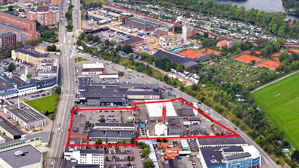 PFA har købt to ejendomme samt byggerettigheder til grunden indrammet med rød markering nedenfor. | Foto: PR