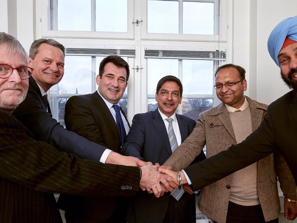 CEO Klaus Hermansen (to the left) and AJ Vaccines team at the signing of a partnership deal earlier this year for a new meningitis vaccine. | Foto: AJ Vaccines PR