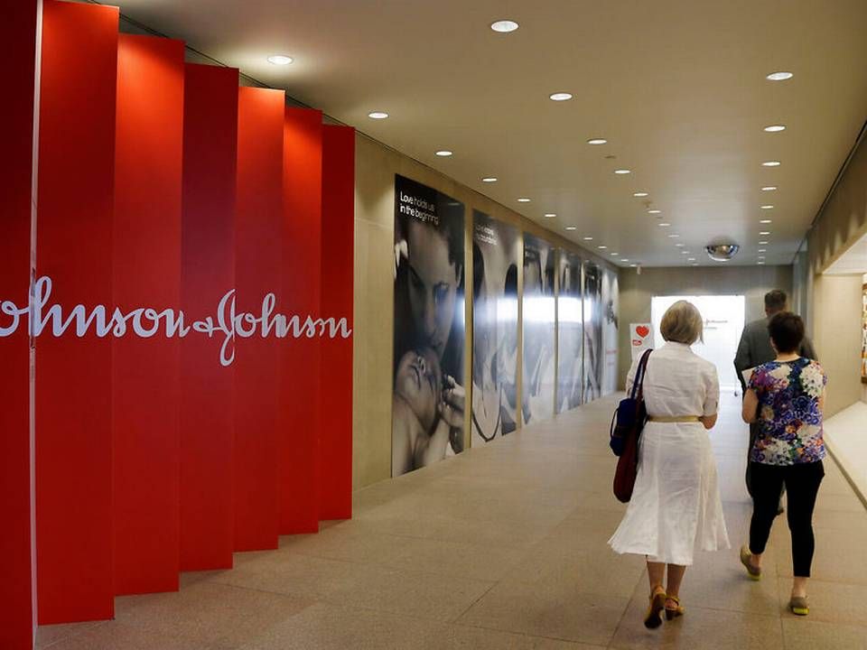 Den amerikanske medicinalkoncern Johnson & Johnson vil fokusere på sine kerneaktiver og skærer for tiden flere af selskabets perifere grene af forretningen fra. | Foto: /Ritzau Scanpix/AP/Mel Evans