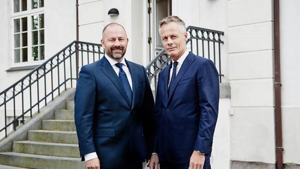 Jan Severin Sølbæk (left) and Brian Budsk (right) founded Artha almost a decade ago. Their resumés counts, among other things, management positions at Alm. Brand Bank, Finansbanken and Proviso. | Photo: Artha PR